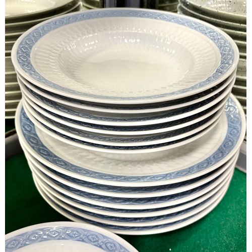 48 - Royal Copenhagen dinnerware in 'Blue Fan' pattern 1212 to include lidded dish, plates for six in thr... 
