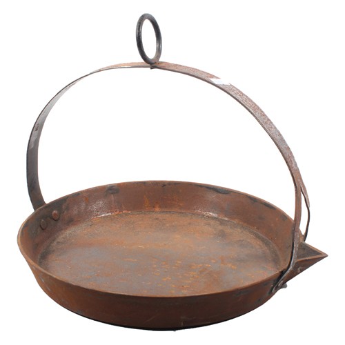 Gypsy skillet pan with spout and ring handle.