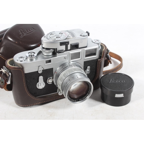 1362 - Ernst Leitz GMBH Wetzlar Leica M3 camera body, serial number 965081, fitted with Summicron f=5cm 1:2... 