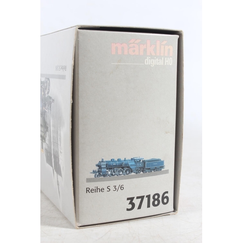 1001 - Marklin of Germany digital HO scale model railways 37186 4-6-2 tender locomotive 3673 K BAY STS B K ... 