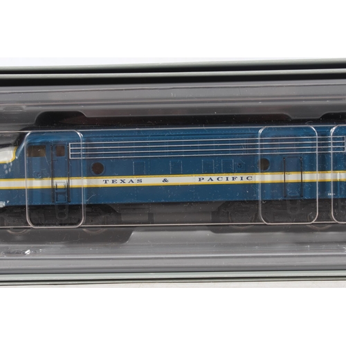 1009 - Marklin of Germany digital HO scale model railways 3781 diesel-electric locomotive GM END F7 Texas &... 