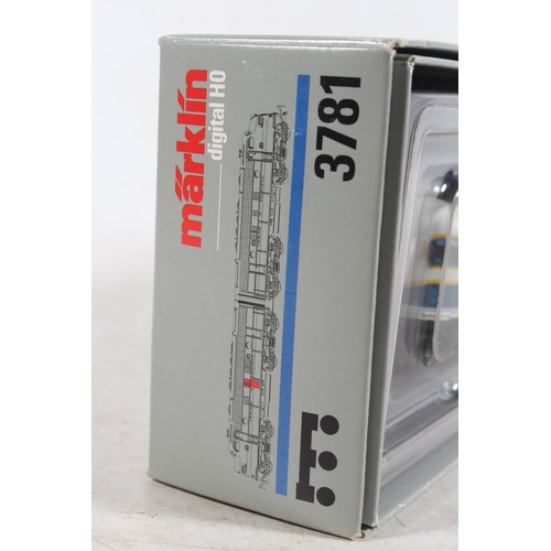 1009 - Marklin of Germany digital HO scale model railways 3781 diesel-electric locomotive GM END F7 Texas &... 