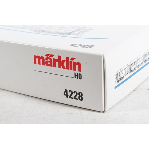1026 - Marklin of Germany digital HO scale model railways 4228 'Rheingold Car Set' coach pack with five lon... 