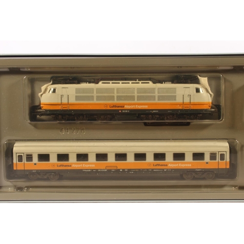 1029 - Marklin of Germany digital HO scale model railways 2668 'Lufthansa Airport Express' train pack with ... 