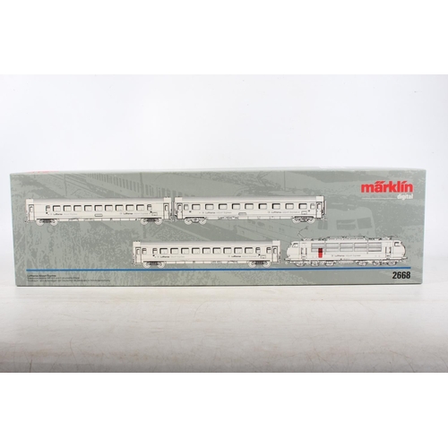 1029 - Marklin of Germany digital HO scale model railways 2668 'Lufthansa Airport Express' train pack with ... 