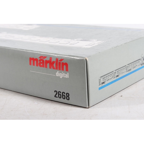 1029 - Marklin of Germany digital HO scale model railways 2668 'Lufthansa Airport Express' train pack with ... 