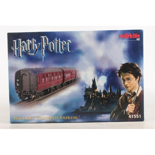 1032 - Marklin of Germany digital HO scale model railways 41551 Harry Potter Hogwarts Express coach pack, b... 