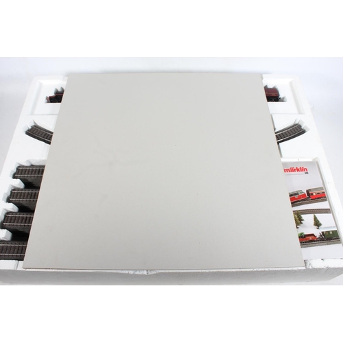 1033 - Marklin of Germany digital HO scale model railways 29550 Harry Potter Hogwarts Express 'Climb Aboard... 