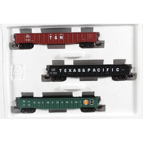 1036 - Marklin of Germany HO scale model railways rolling stock sets to include 4515 'Container Transport' ... 