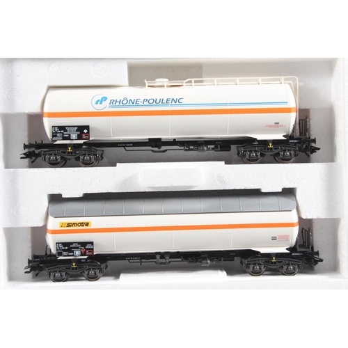 1040 - Marklin of Germany digital HO scale model railways rolling stock sets to include 46532 chemical tank... 