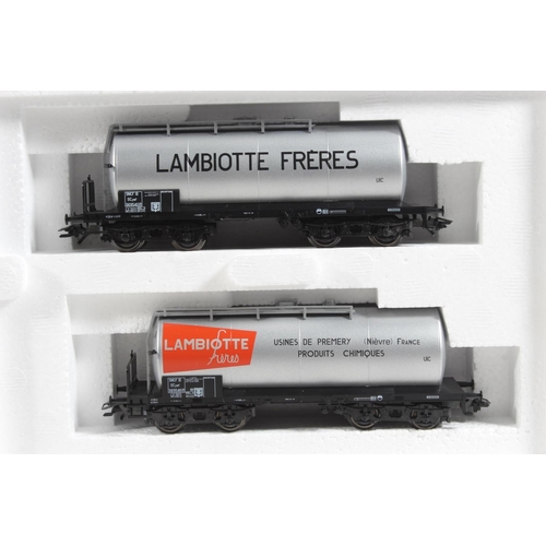 1040 - Marklin of Germany digital HO scale model railways rolling stock sets to include 46532 chemical tank... 