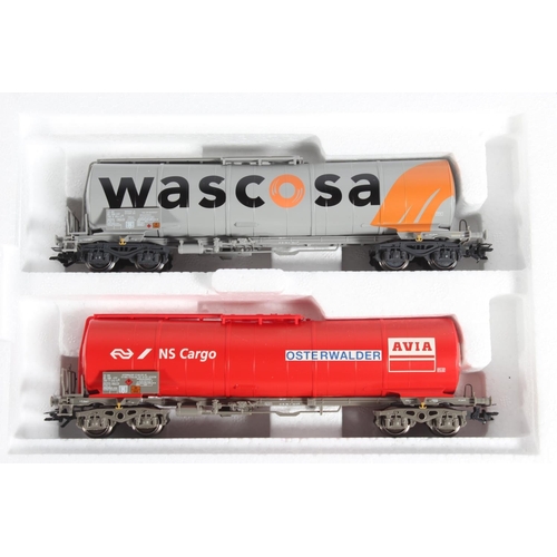 1041 - Marklin of Germany digital HO scale model railways rolling stock sets to include 45093 Airplane Tran... 