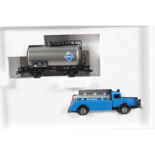 1043 - Marklin of Germany digital HO scale model railways rolling stock sets to include 48664 Steel Slabs H... 