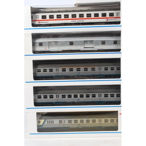 1046 - Marklin of Germany digital HO scale model railways passenger coaches to include 4125, 4232, 4283, 42... 