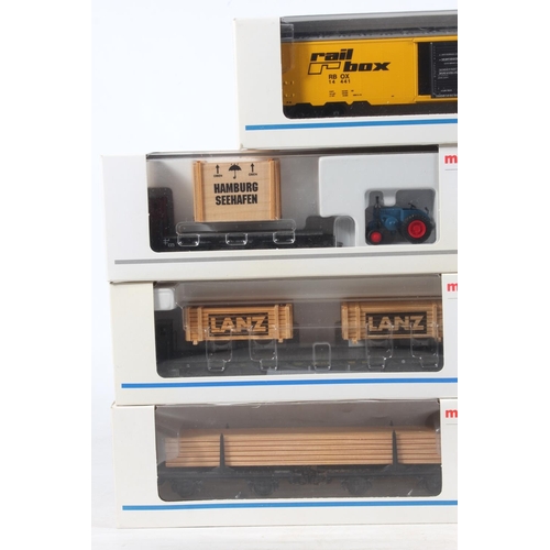 1050 - Marklin of Germany HO scale model railways rolling stock to include 4473 wagon, 4665 flat truck with... 