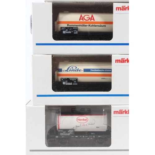 1053 - Marklin of Germany HO scale model railways rolling stock tankers to include 4750 Dea x2, 4871 Mex Ph... 
