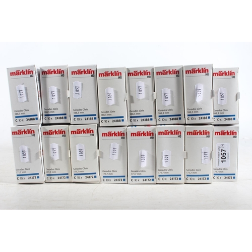 1057 - Marklin of Germany HO scale model railways track to include 24172 'Gerades Gleis' ten piece straight... 