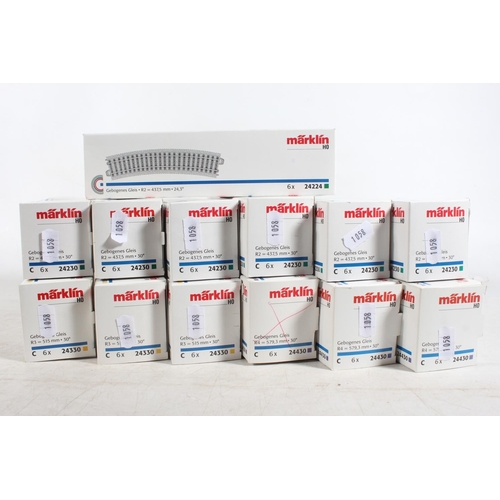 1058 - Marklin of Germany HO scale model railways track to include 24430 'Gebogenes Gleis' curved track R4 ... 