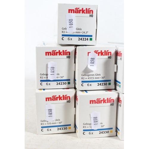 1058 - Marklin of Germany HO scale model railways track to include 24430 'Gebogenes Gleis' curved track R4 ... 