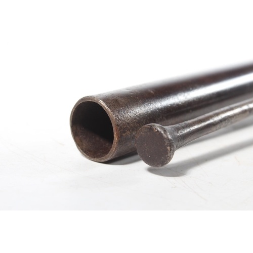 1820 - British India pattern Brown Bess flintlock rifle, the lock plate stamped 'TOWER' and with crowned GR... 