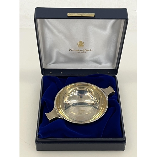 Scottish silver boxed silver twin handled Quaich, Hamilton & Inches, 89g.