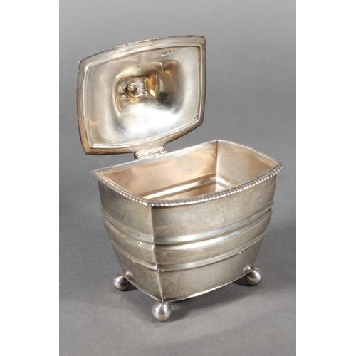 15 - Geo V silver sugar castor of typical form, DU Co, Birmingham, 1932, 155g and a Victorian silver hing... 