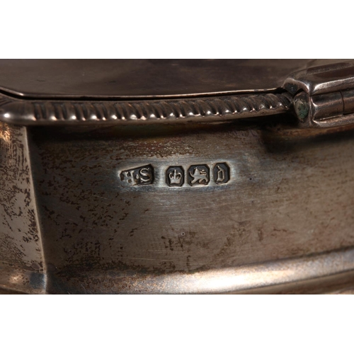 15 - Geo V silver sugar castor of typical form, DU Co, Birmingham, 1932, 155g and a Victorian silver hing... 