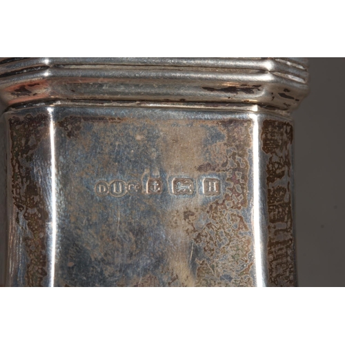 15 - Geo V silver sugar castor of typical form, DU Co, Birmingham, 1932, 155g and a Victorian silver hing... 