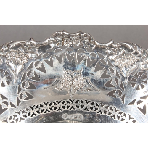 25 - Victorian silver heavily foliate decorated pierced bon bon dish or basket, Martin, Hall & Co (Ri... 