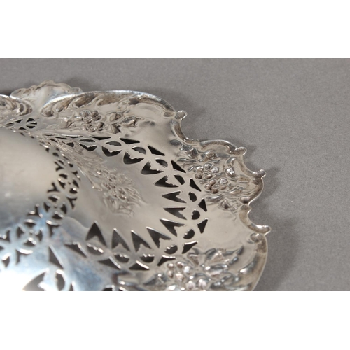 25 - Victorian silver heavily foliate decorated pierced bon bon dish or basket, Martin, Hall & Co (Ri... 