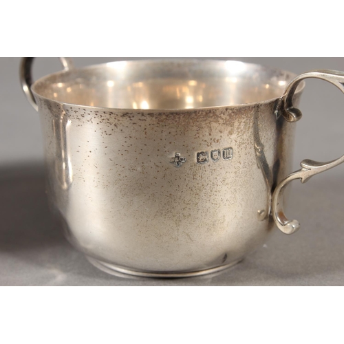 35 - Edwardian silver twin handled cup,&nbsp;Horace Woodward & Co Ltd, London, 1907, 133g and William... 