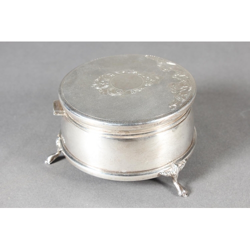10 - Antique silver half moon shaped snuff box, with swivel top with figure decoration, Robert Peaston, L... 