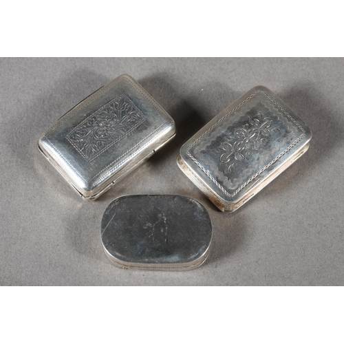 7 - Two antique silver vinaigrettes, Nathaniel Mills and Thomas Shaw, Birmingham, and a small silver snu... 