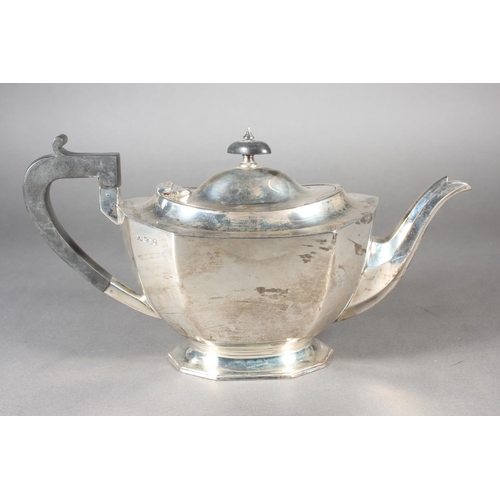 12 - Geo V silver three piece teaset of plain form, Sheffield,&nbsp;Frank Cobb & Co Ltd, 1932, 960g.&... 