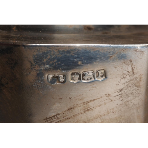 12 - Geo V silver three piece teaset of plain form, Sheffield,&nbsp;Frank Cobb & Co Ltd, 1932, 960g.&... 