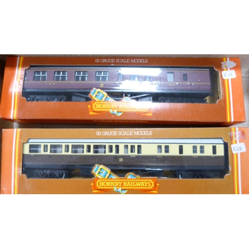 Model railway OO gauge steam locos to include 'Lord of the Isles