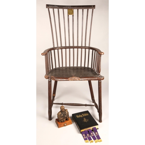 360 - Robert Burns Interest 18th century Windsor chair, with brass plaque' This chair was occupied by brot... 
