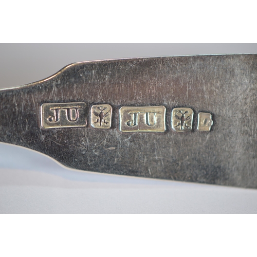29 - John Urquhart, Perth c. 1830Scottish provincial silver fiddle pattern dessert spoon, initialled to t... 