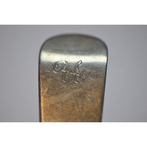 29 - John Urquhart, Perth c. 1830Scottish provincial silver fiddle pattern dessert spoon, initialled to t... 