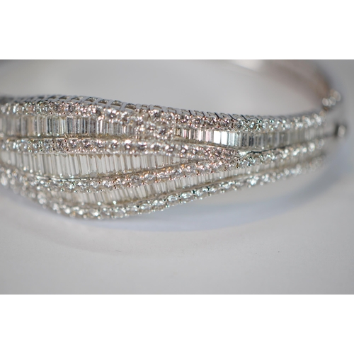 68 - Diamond hinged bangle, baguette and brilliant-cut, in white gold, 36.2g gross.