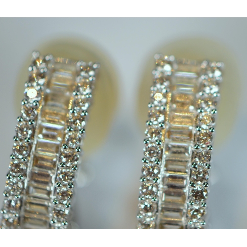 69 - Pair of diamond earrings, '18k', baguette and brilliant-cut, in white gold, stud setting, 9.7g gross... 
