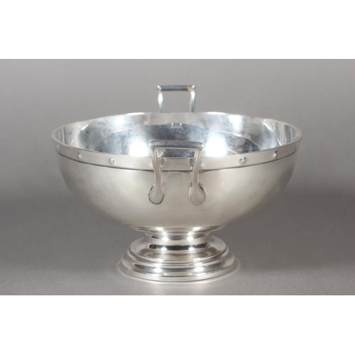 55 - Geo V silver twin handled pedestal bowl, Horace Woodward & Co Ltd, London, 1913, 19cm wide, 317g... 