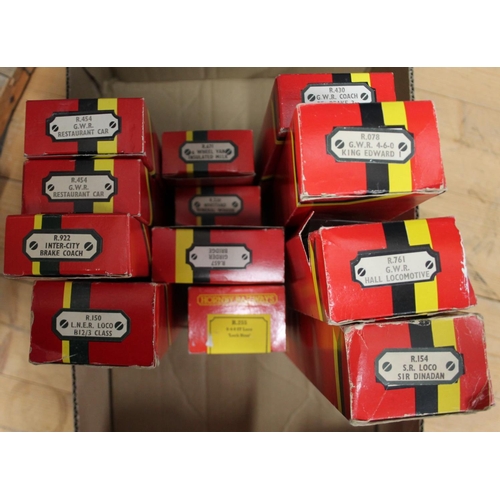 1065 - Hornby Railways OO gauge model railways to include R078 4-6-0 King Edward I tender locomotive 6024 G... 