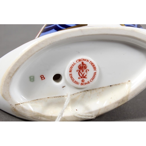 287 - Royal Crown Derby snail paperweight and a Cottage Garden Kitten. (2)