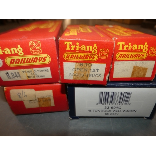 124 - Two cartons containing Hornby OO gauge models to include boxed coaches, also boxed Bachmann wagon, t... 