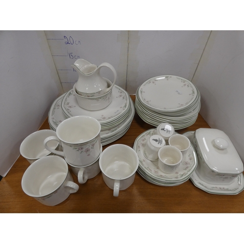 128 - Royal Doulton 'Caprice' pattern part tea and dinner set.