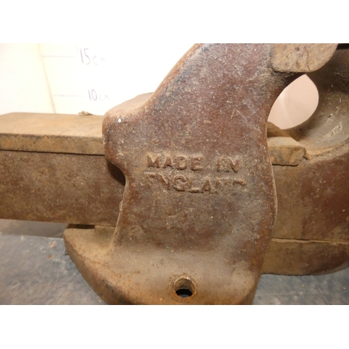129 - Vintage Parkinson's 'Handy' bench vice.