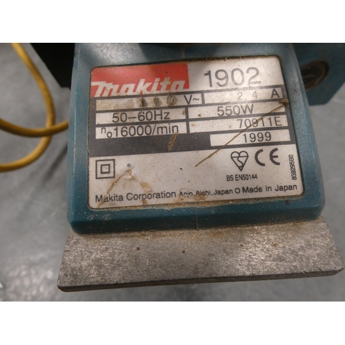 145 - Various power tools and accessories to include a Black & Decker saw (all in used condition).