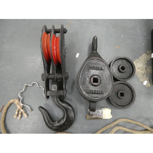 145 - Various power tools and accessories to include a Black & Decker saw (all in used condition).