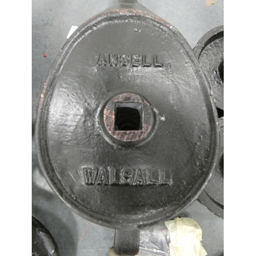 145 - Various power tools and accessories to include a Black & Decker saw (all in used condition).